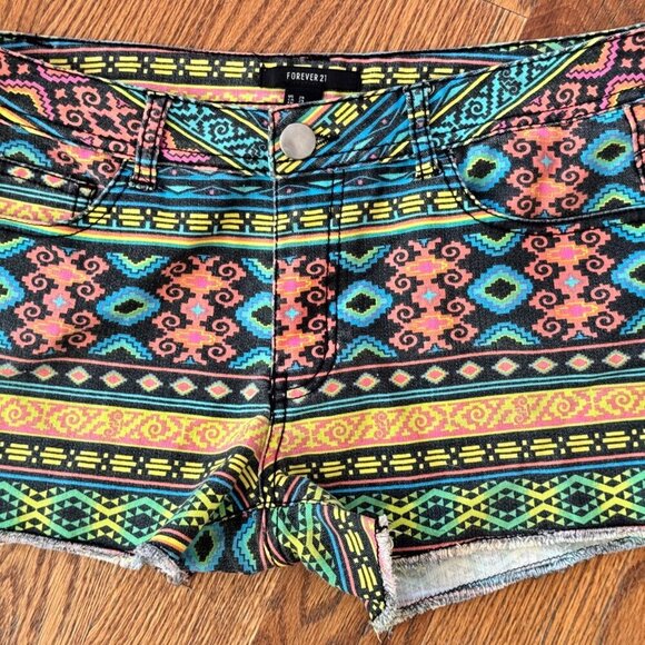 Forever 21 Aztec Print Short sz (8) - Picture 2 of 5